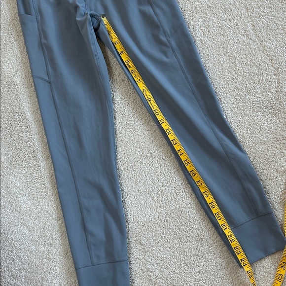 Vuori Daily Pocket Legging-EUC!! - Picture 9 of 10